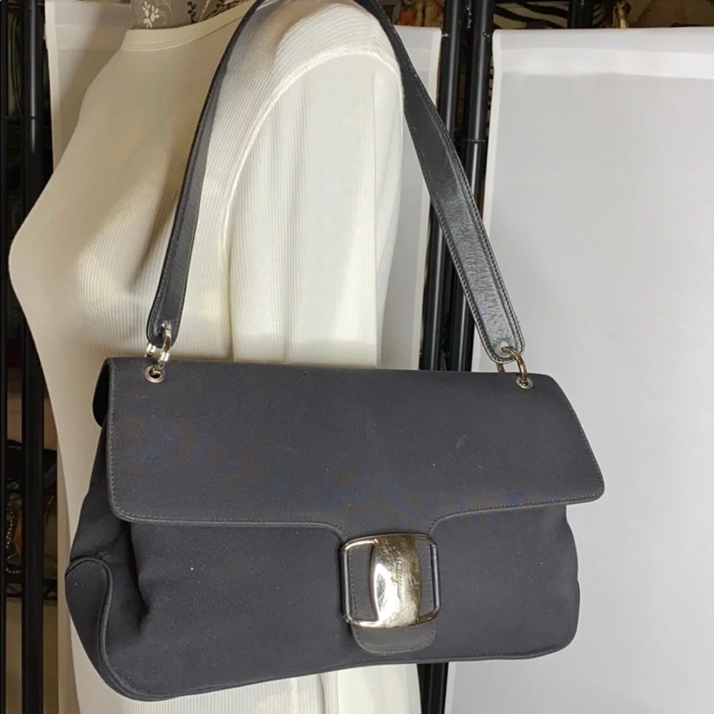 Salvatore Ferragamo Vara Black Shoulder Bag